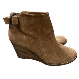 Lucky Brand Yasine tan suede wedge ankle boots